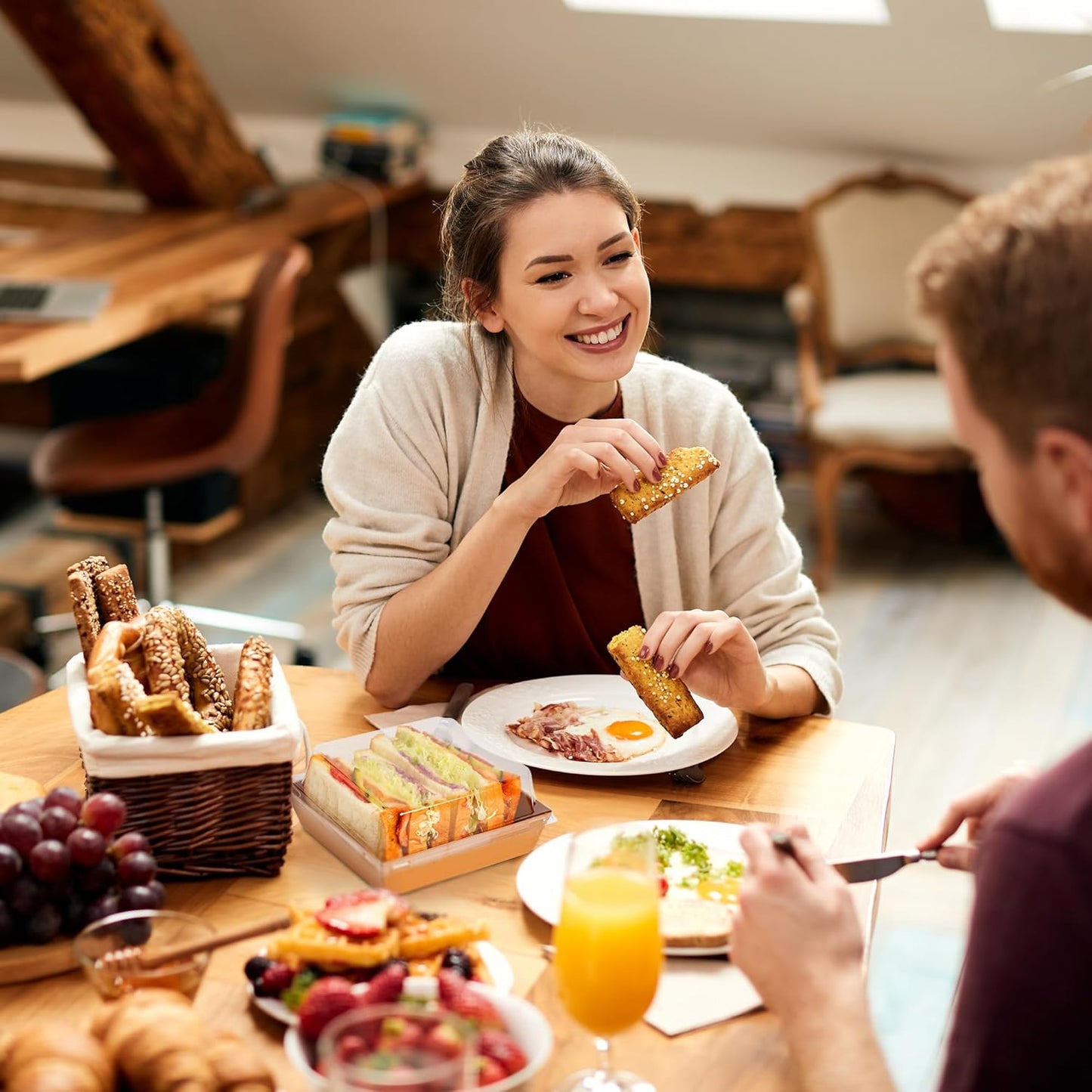 50 Pack Small Charcuterie Boxes with Lids – 5" To-Go Food Containers for Dessert, Sandwich, Sushi, Cake (Brown)